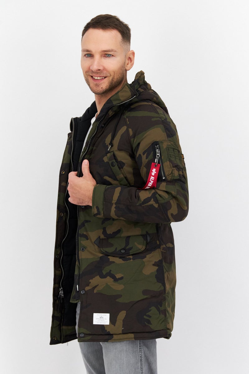 Alpha Industries جاكيت باركا بغطاء رأس للرجال بتصميم تمويه، مزيج زيتوني - Image 3